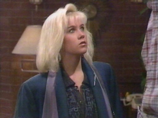  Kelly Bundy 