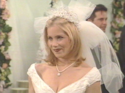 Kelly Bundy 