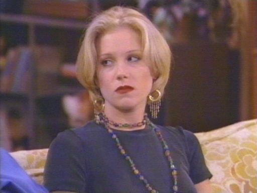  Kelly Bundy 